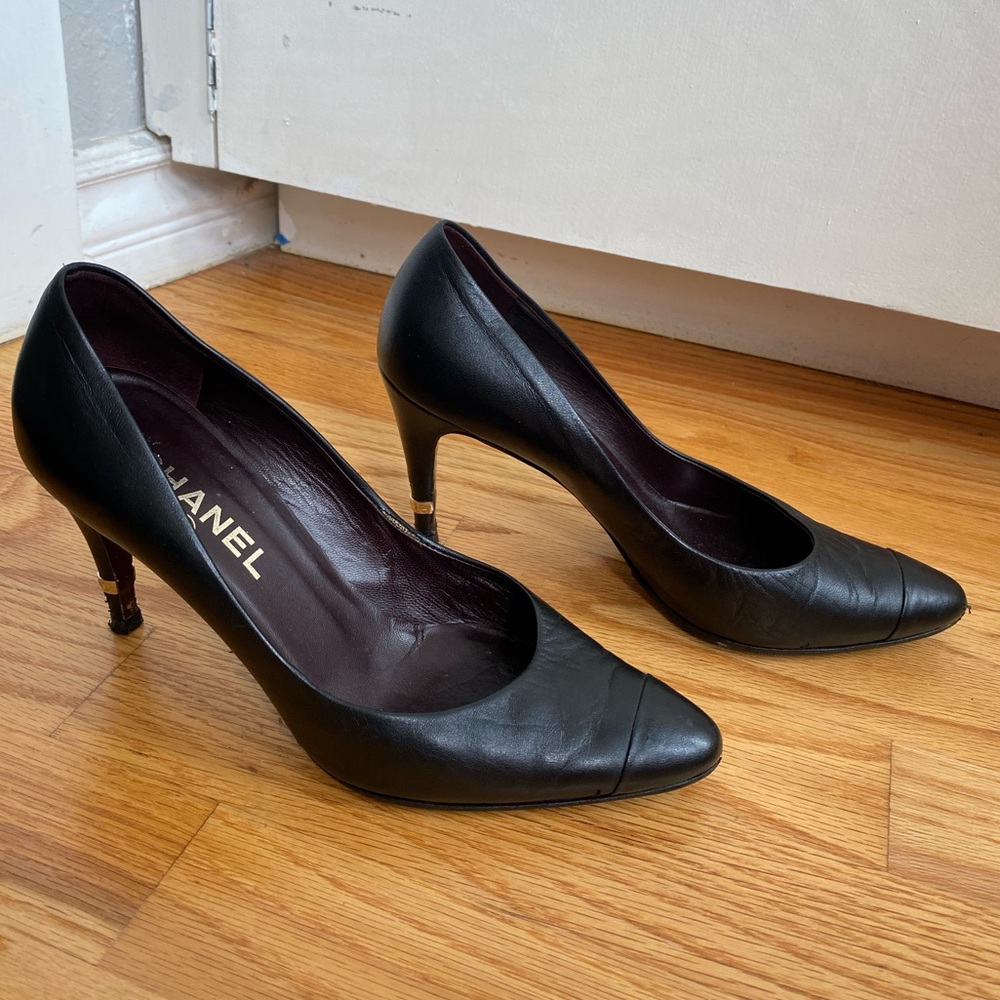 Vintage black leather Chanel pumps, size 7.5